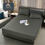 Husă pat impermeabilă cu elastic 180×200 + 2 fețe pernă JOHI18007