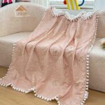 Păturică copii din bumbac 100% și Minky 3D, 100 x 150 cm  – Roz Pudrat , model cu Ursuleți și Steluțe